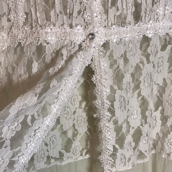 Ladies shabby chic top   Crystal buttons and lace make this top - Picture 3 of 9